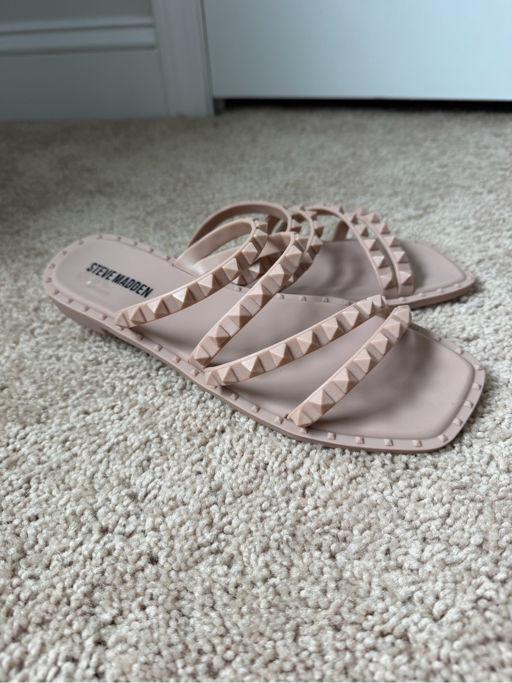 Steve Madden Skyler-J/ Skyl 14S1 Studded Slide Sandals in Blush Womenโs US 7